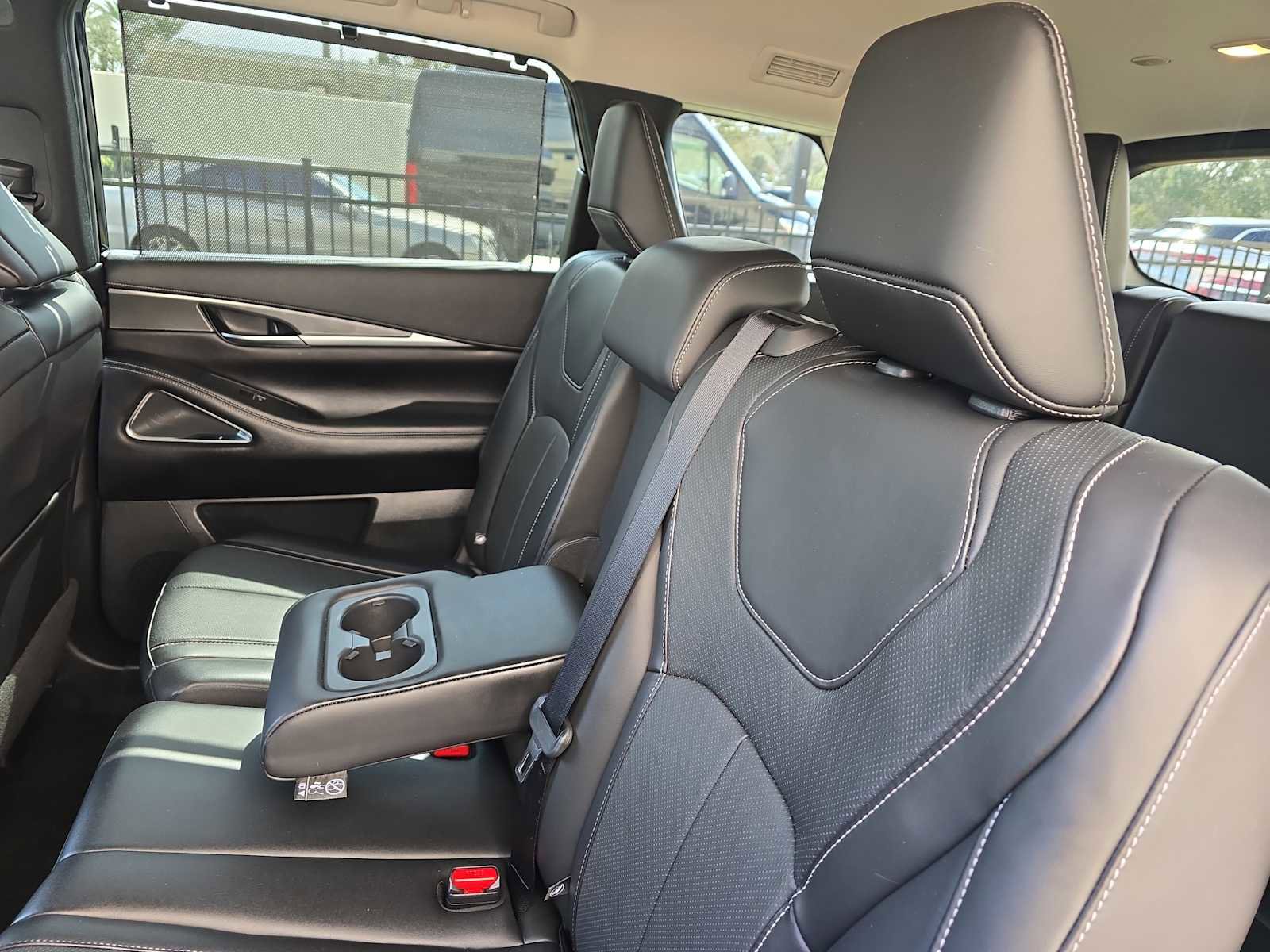 Certified 2025 INFINITI QX60 Luxe FWD image 11