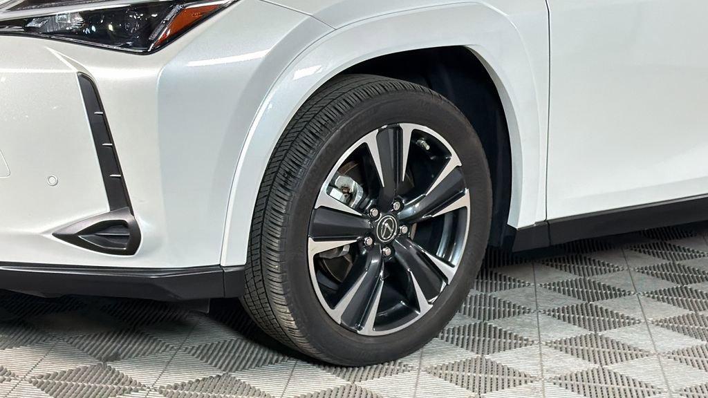 Used 2023 Lexus UX 250h AWD w/ Accessory Package (Z1) image 4