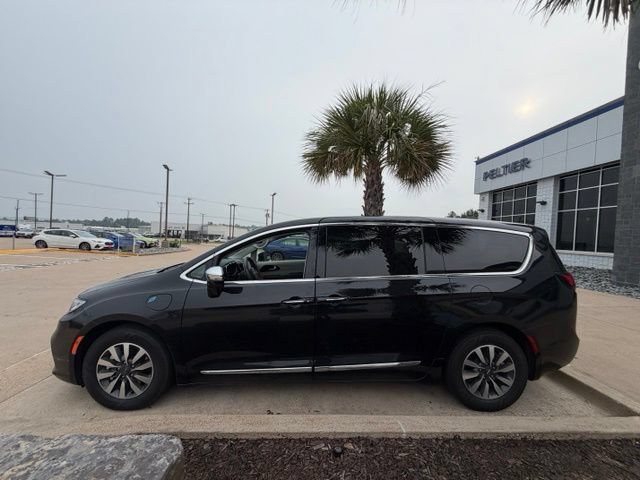 Used 2022 Chrysler Pacifica Limited FWD image 8