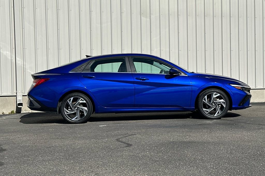Used 2024 Hyundai Elantra SEL w/ Convenience Package image 3