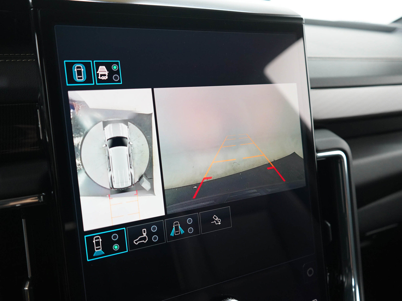 Used 2025 GMC Yukon Elevation AWD/4WD image 28