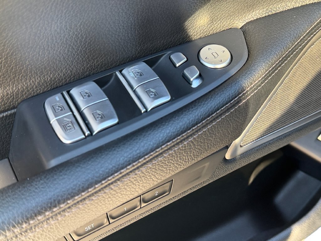 Used 2022 BMW 740i xDrive w/ M Sport Package AWD/4WD image 25