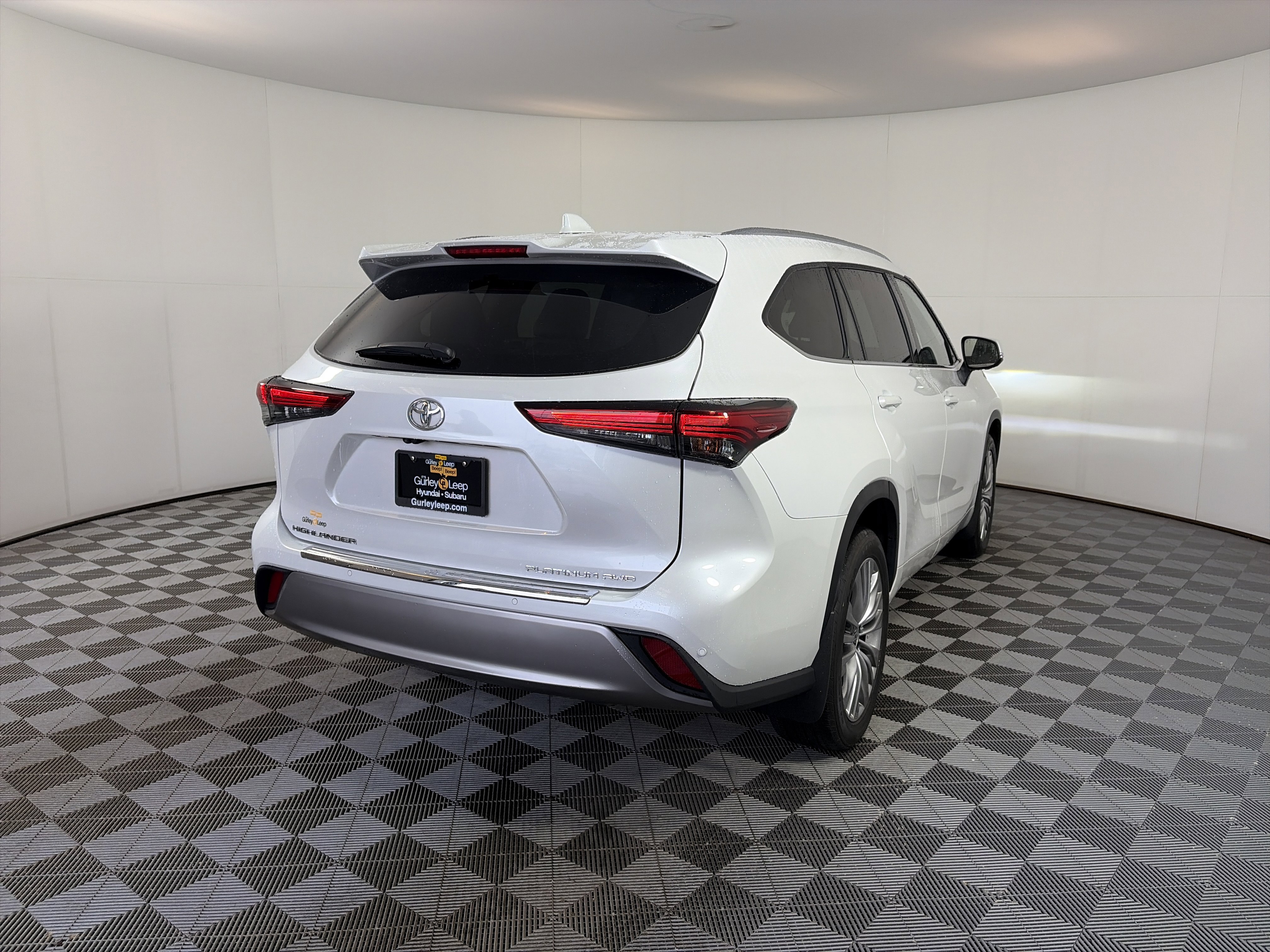 Used 2023 Toyota Highlander Platinum image 11