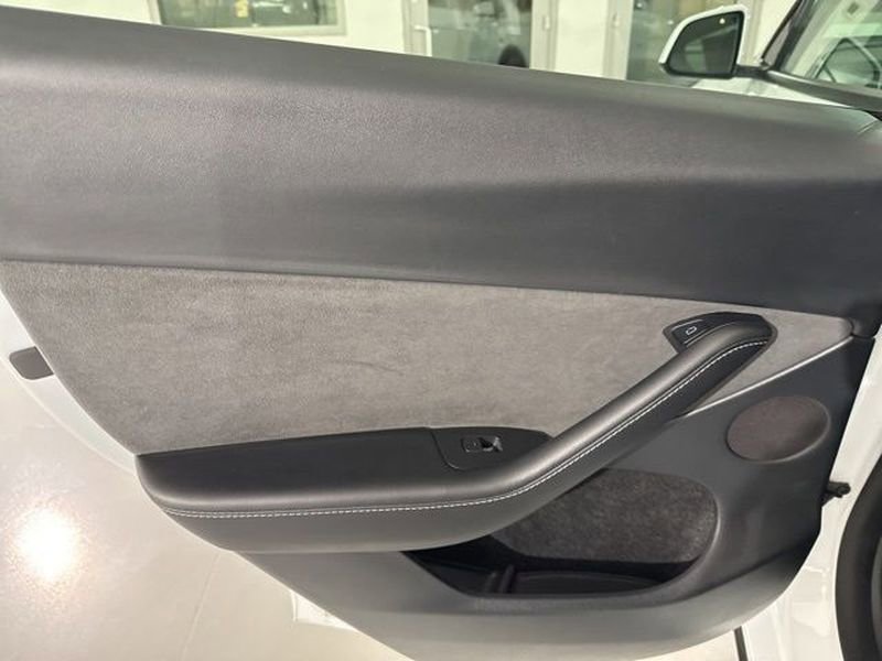 Used 2023 Tesla Model Y Long Range image 19