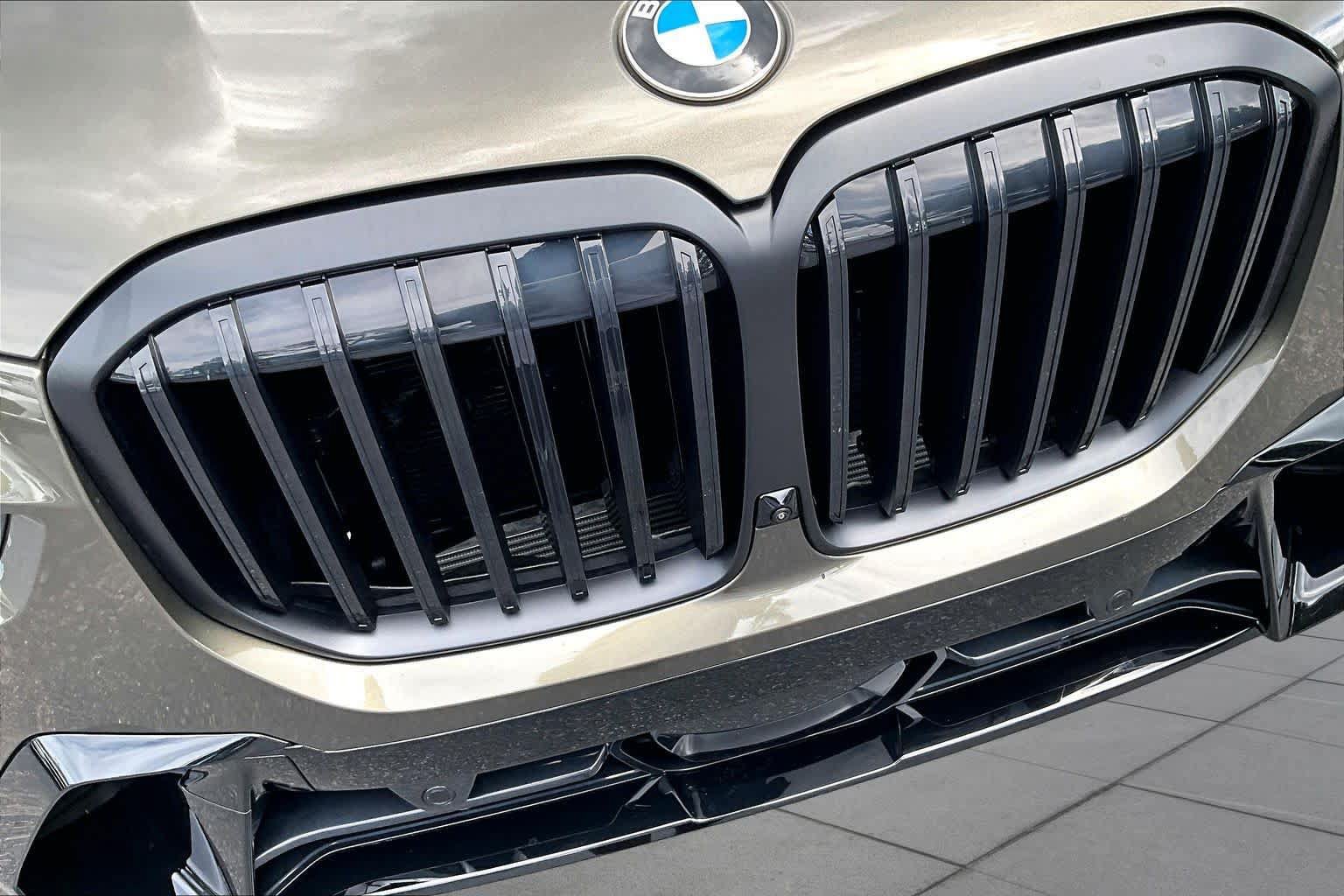 Used 2025 BMW X7 xDrive40i w/ M Sport Package AWD/4WD image 30