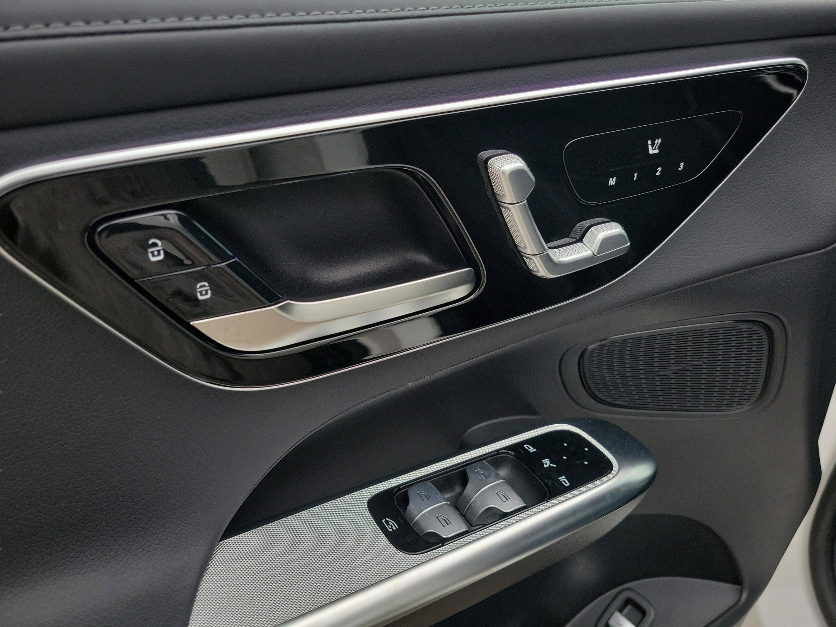 Used 2025 Mercedes-Benz GLC 300 image 20