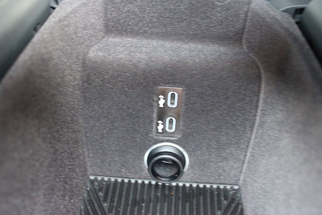 Used 2024 BMW i7 xDrive60 image 50