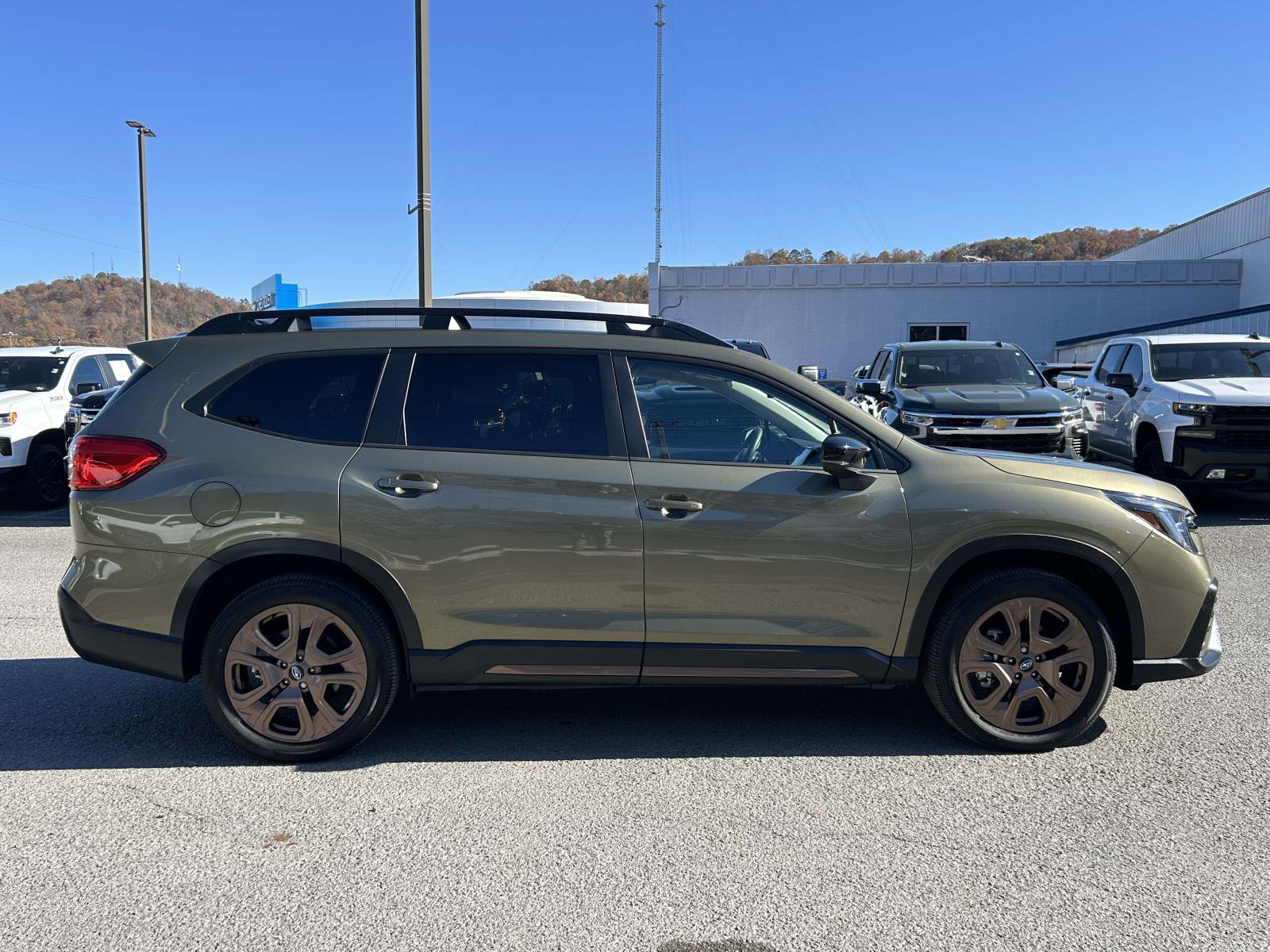 Used 2025 Subaru Ascent Bronze Edition image 2
