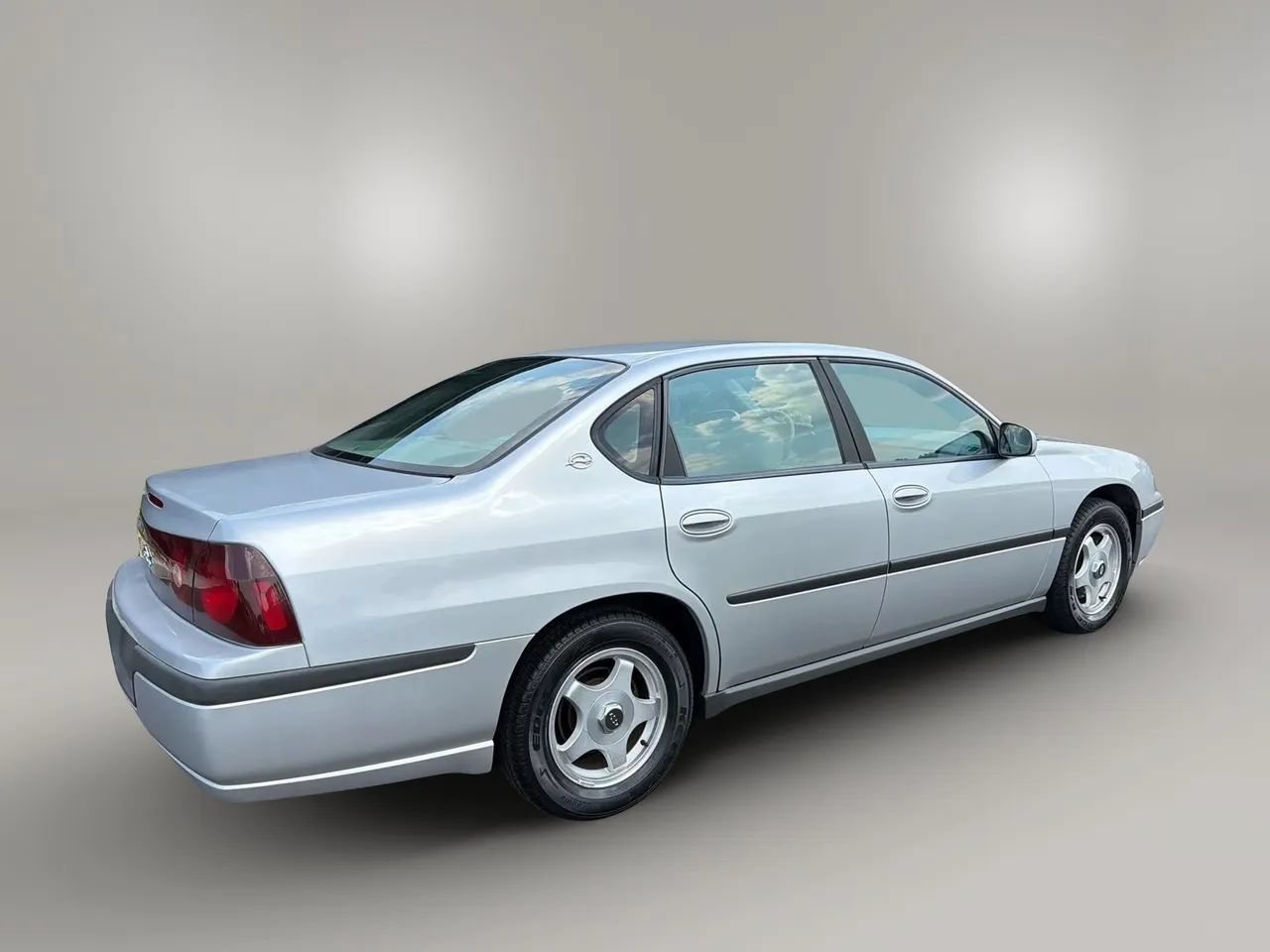 Used 2004 Chevrolet Impala w/ Preferred Equipment Group FWD image 3