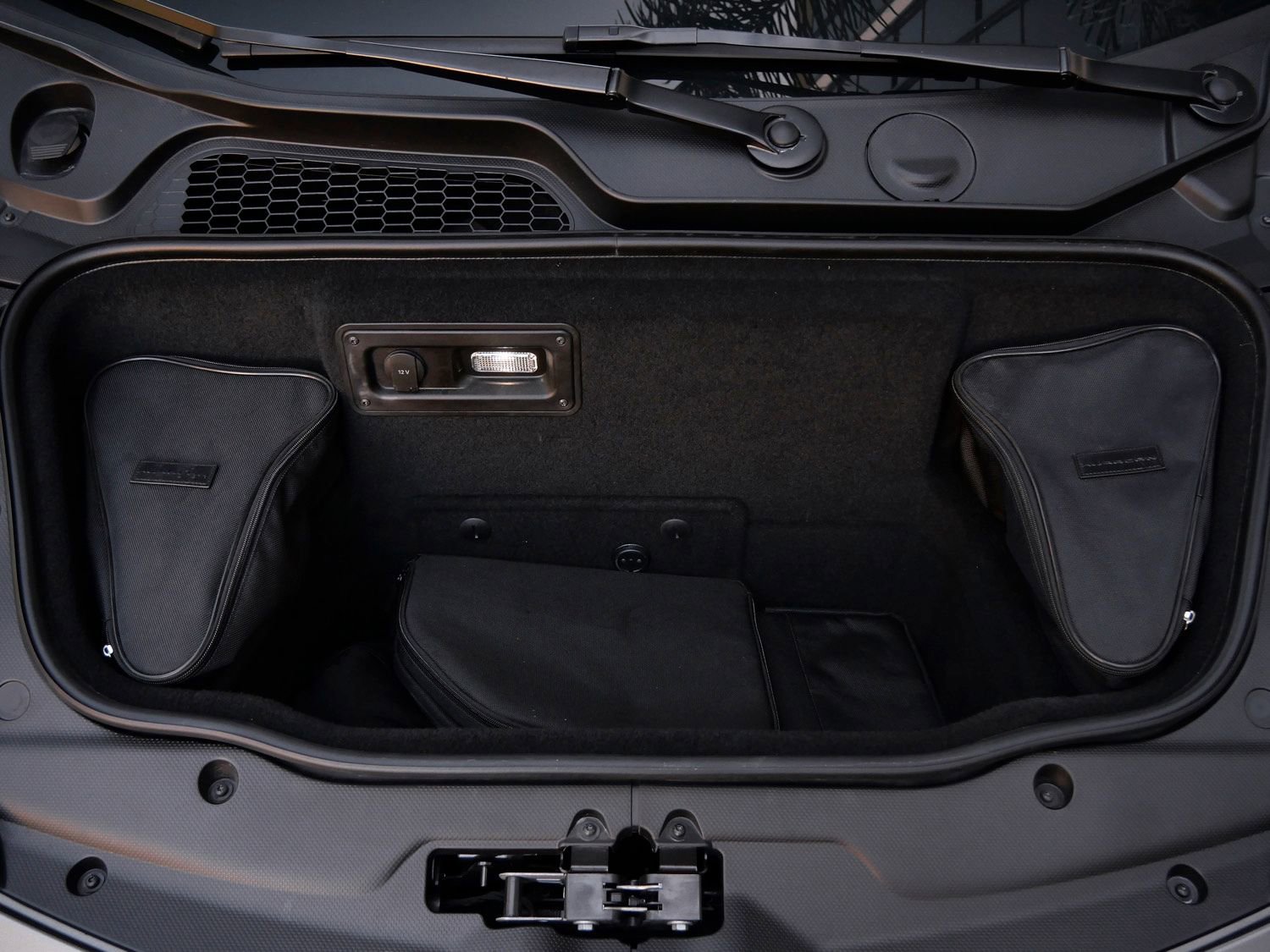 Used 2023 Lamborghini Huracan EVO image 24