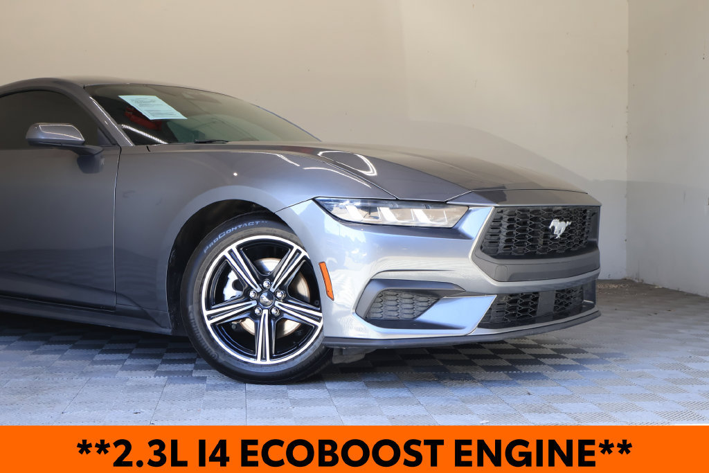 Used 2024 Ford Mustang Coupe RWD image 3
