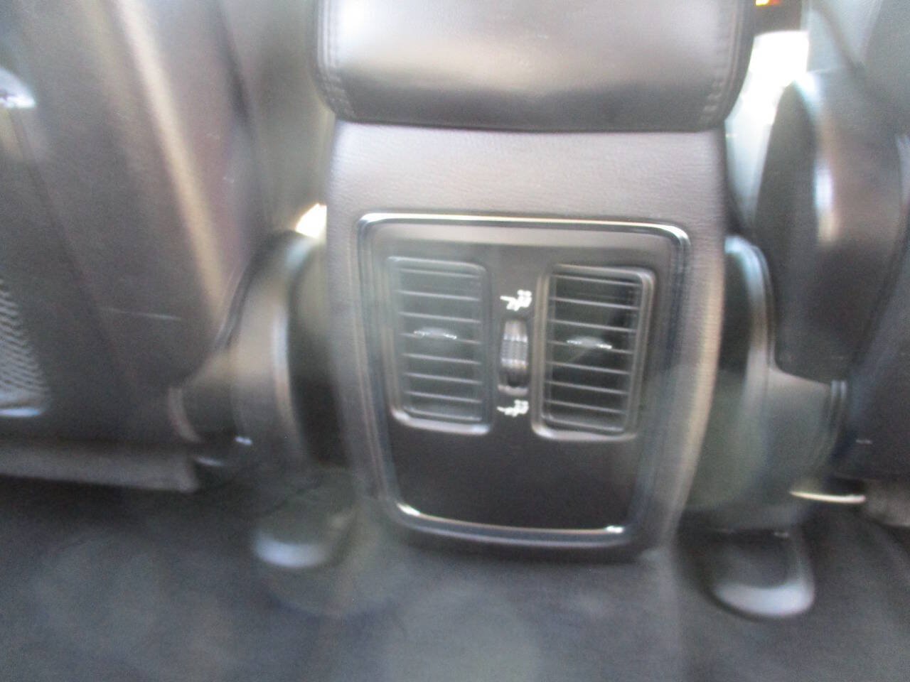 Used 2012 Jeep Grand Cherokee Laredo AWD/4WD image 40