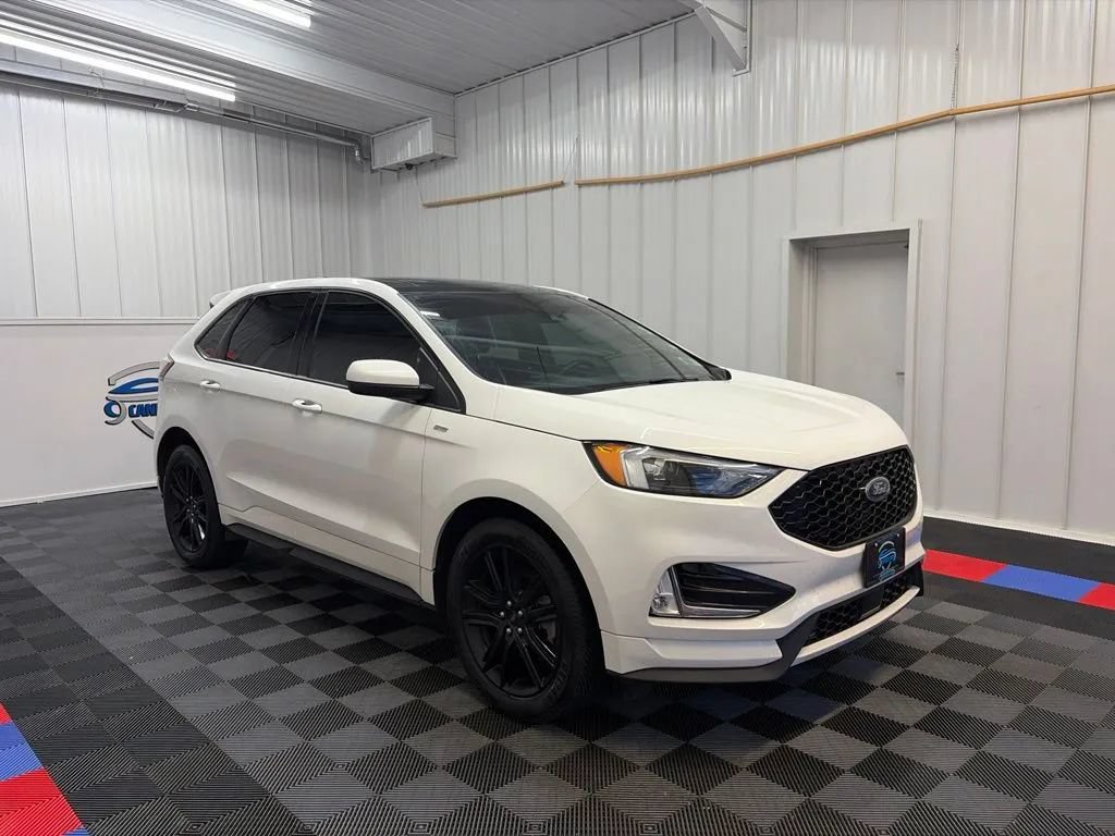 Used 2022 Ford Edge ST-Line w/ Cold Weather Package AWD/4WD image 3