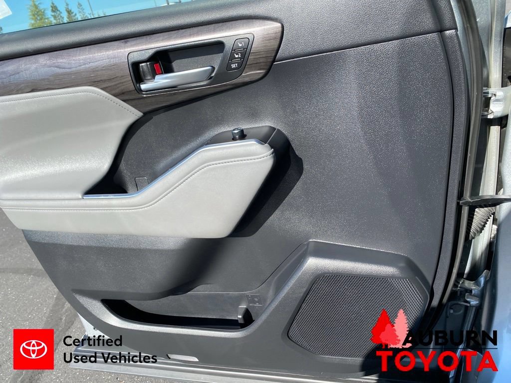 Certified 2021 Toyota Highlander Platinum AWD/4WD image 42