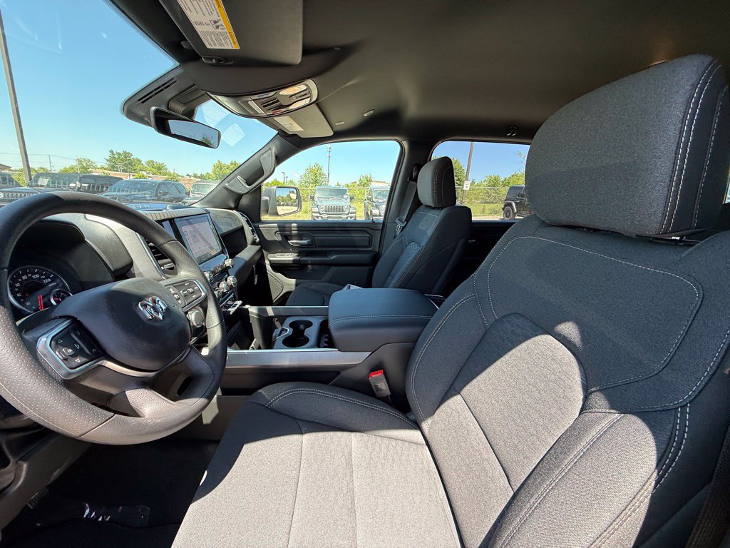 New 2026 RAM 1500 Express AWD/4WD image 13