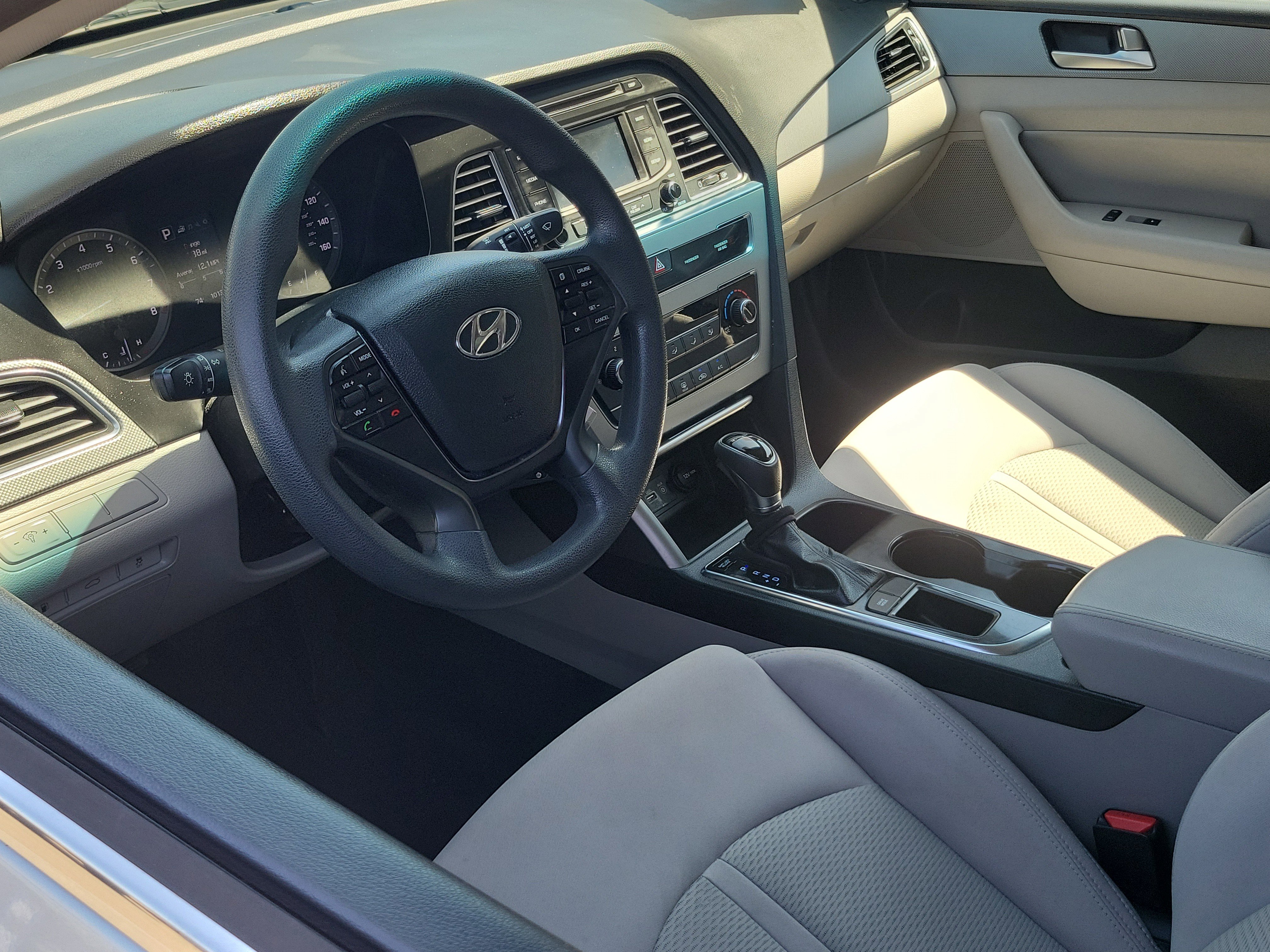 Used 2015 Hyundai Sonata SE w/ Option Group 02 image 7