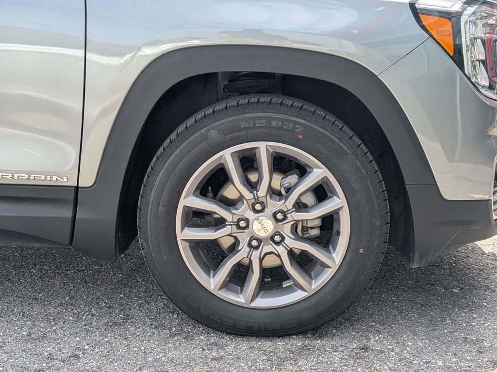Used 2024 GMC Terrain SLT AWD/4WD image 11