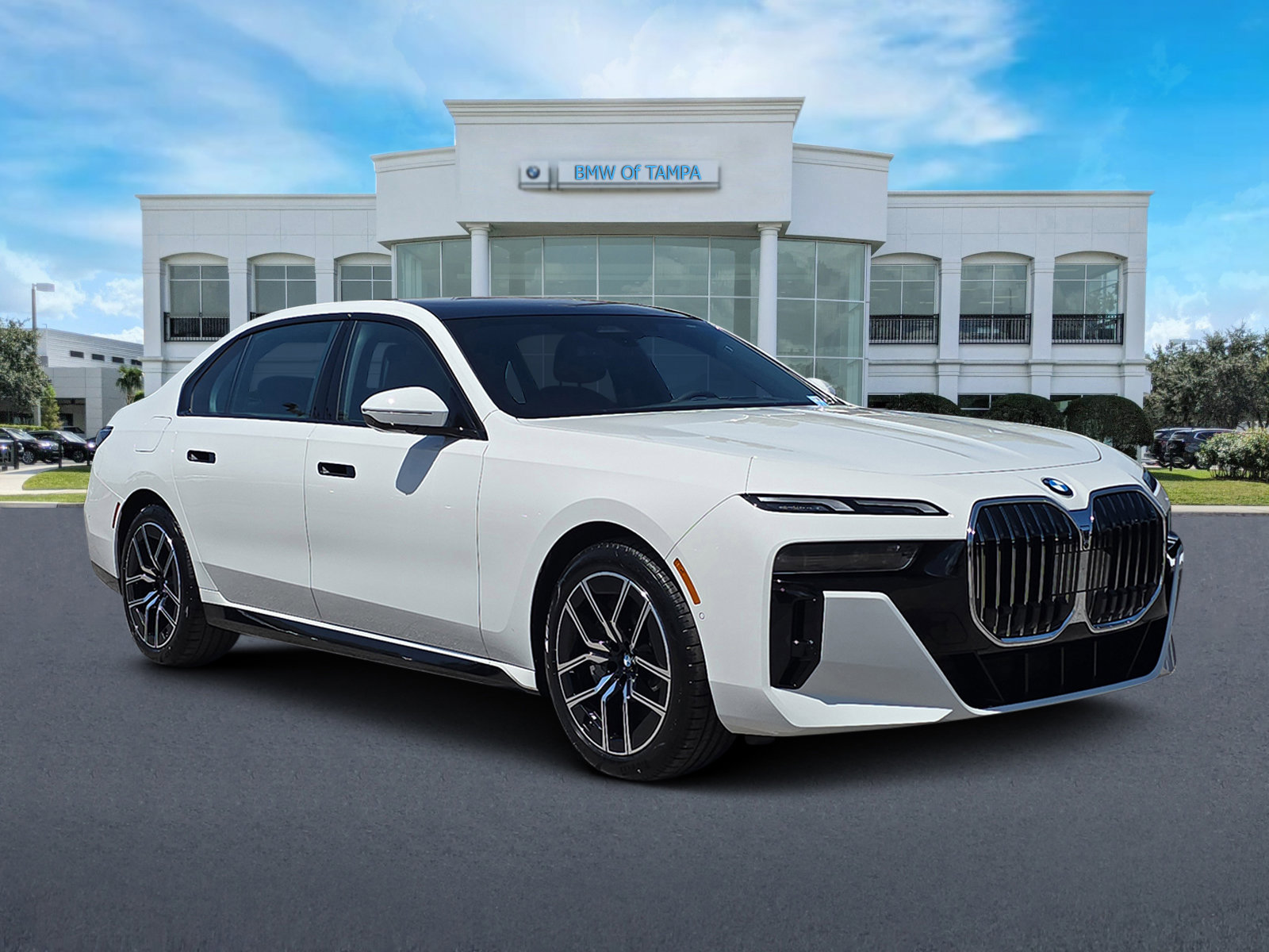 New 2025 BMW 760i xDrive w/ Premium Package