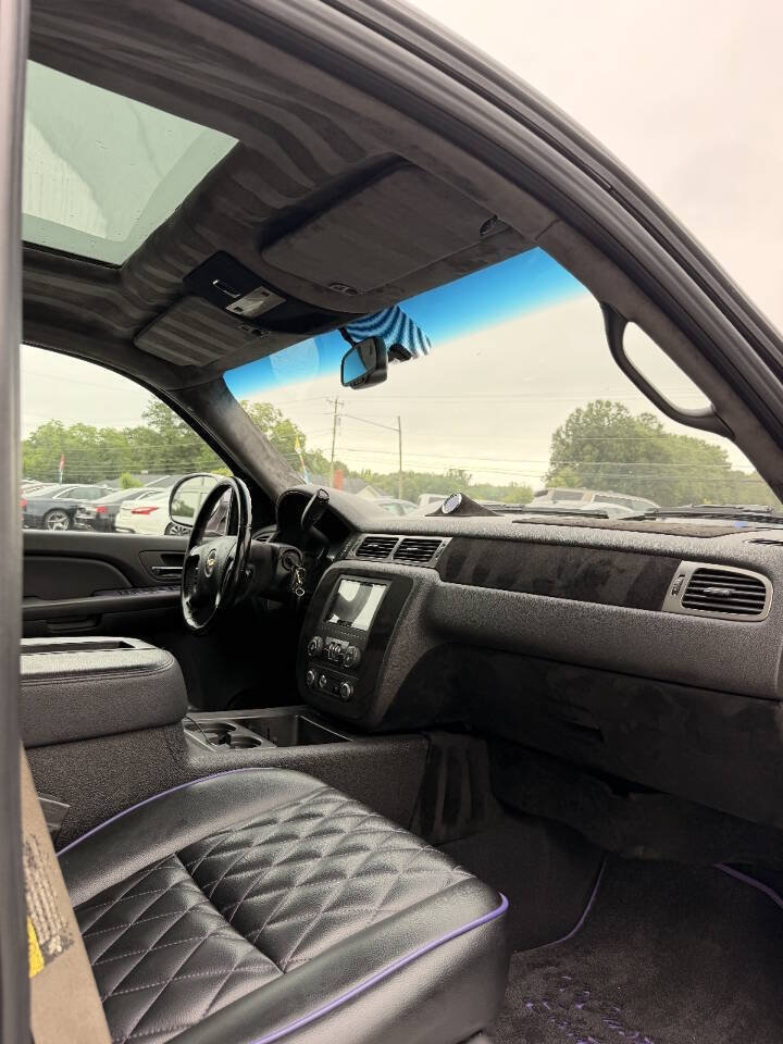 Used 2007 Chevrolet Avalanche LT AWD/4WD image 10