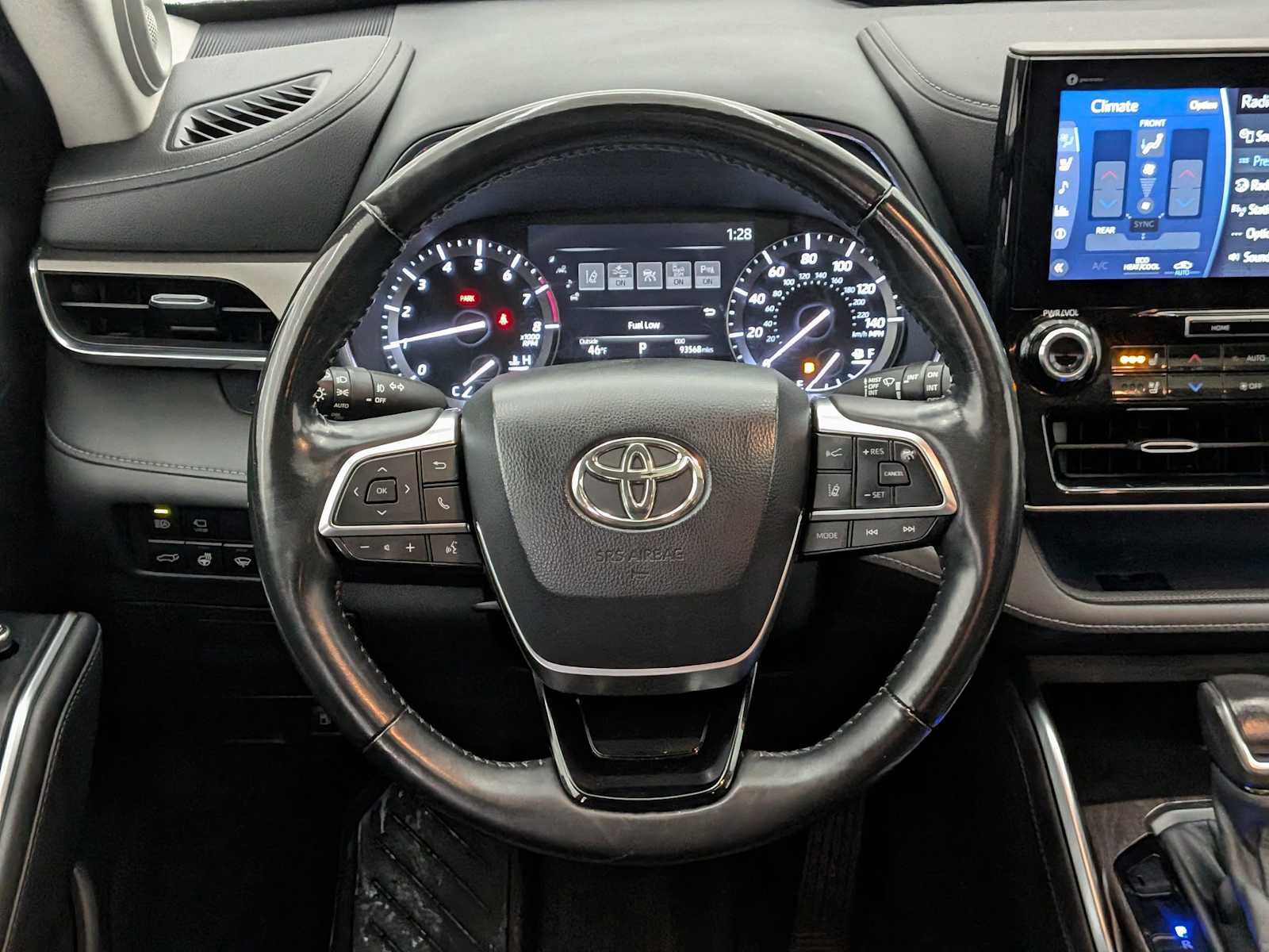 Used 2021 Toyota Highlander Limited image 24