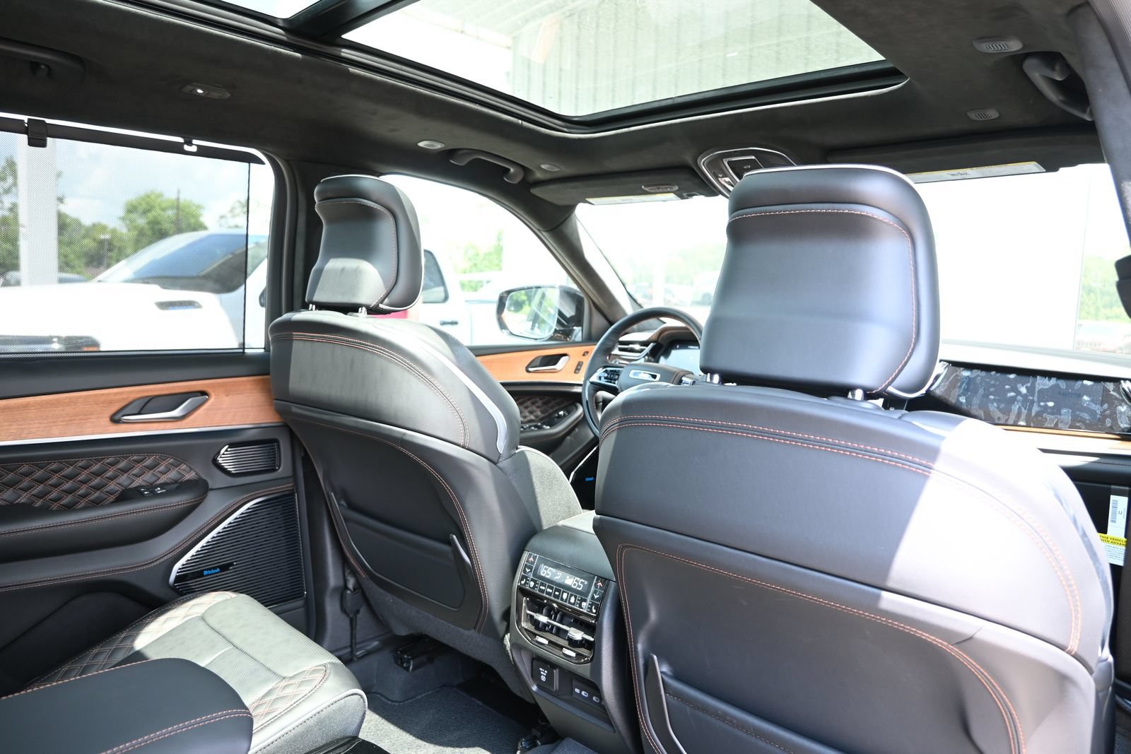 New 2026 Jeep Grand Cherokee L Summit AWD/4WD image 44