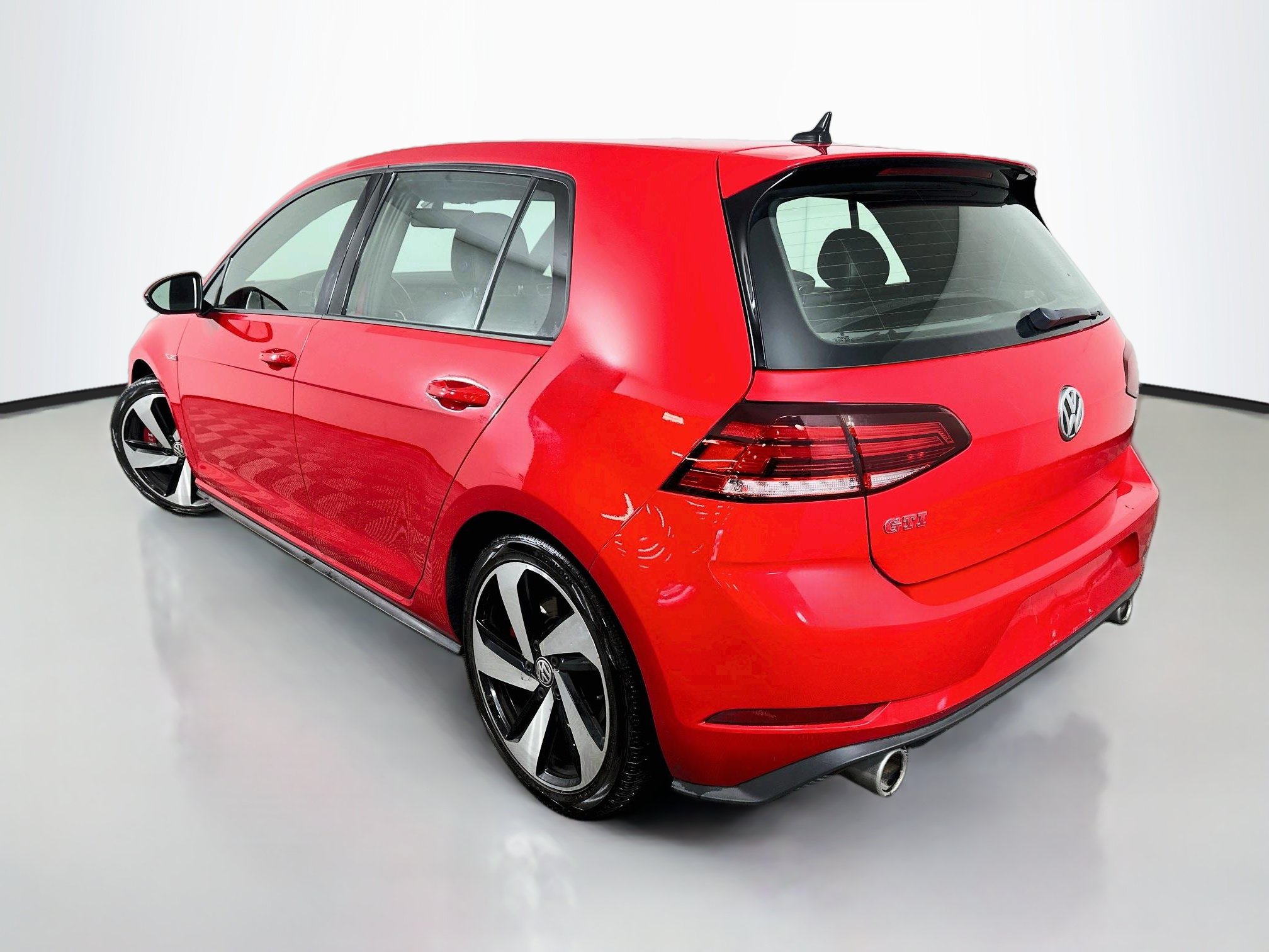 Used 2019 Volkswagen GTI SE FWD image 5
