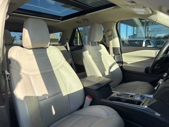 Used 2021 Ford Explorer Platinum image 16