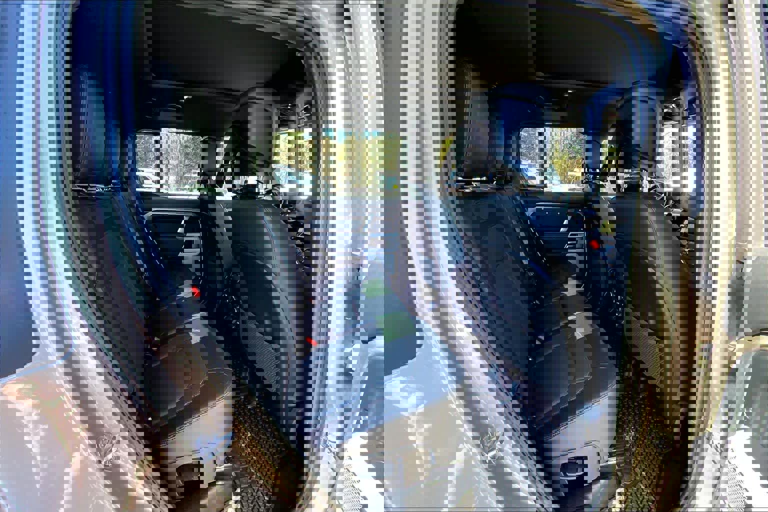 Used 2023 Land Rover Defender 130 X-Dynamic SE image 17