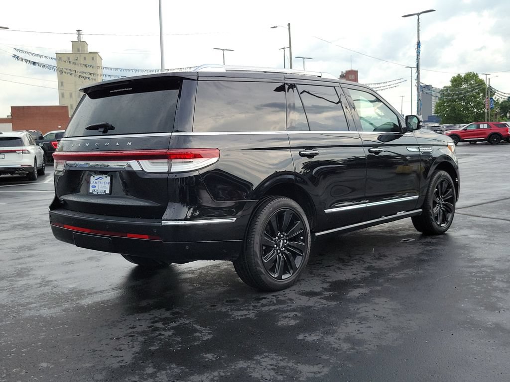 Used 2024 Lincoln Navigator Reserve AWD/4WD image 3