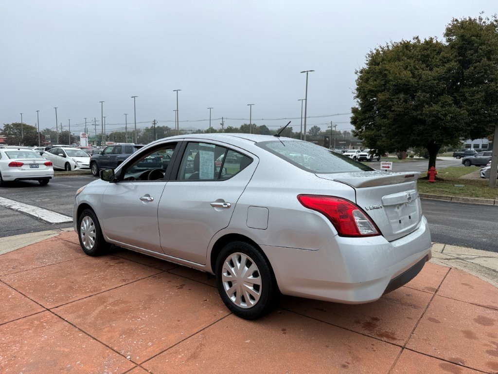 Used 2018 Nissan Versa SV FWD image 4