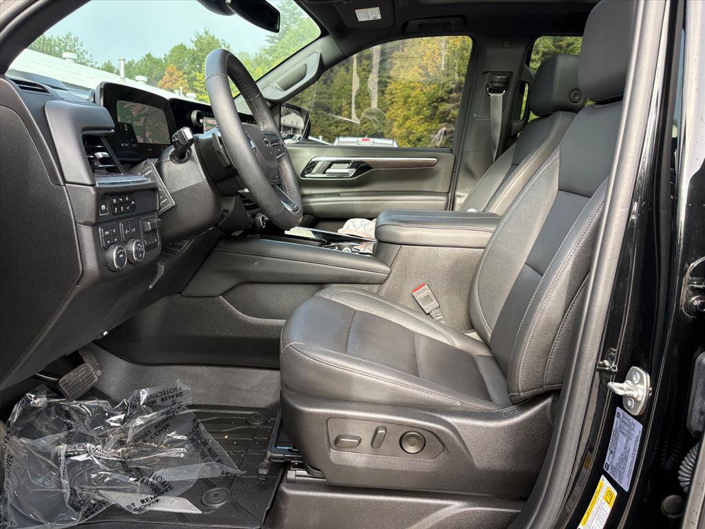 Used 2025 Chevrolet Tahoe Z71 w/ Comfort Package AWD/4WD image 18
