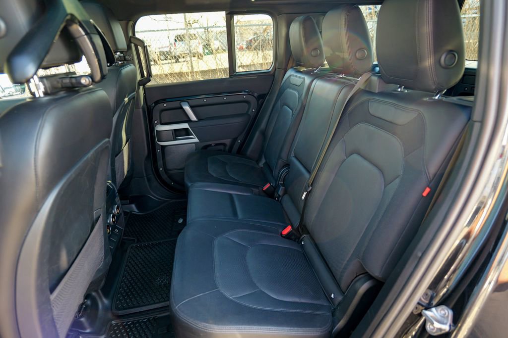 Used 2023 Land Rover Defender 110 X-Dynamic SE AWD/4WD image 29