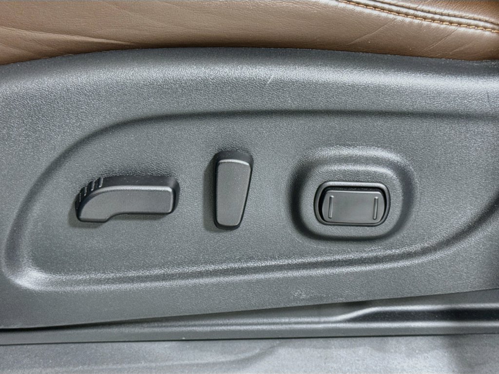 Used 2017 Nissan Titan Platinum Reserve AWD/4WD image 21
