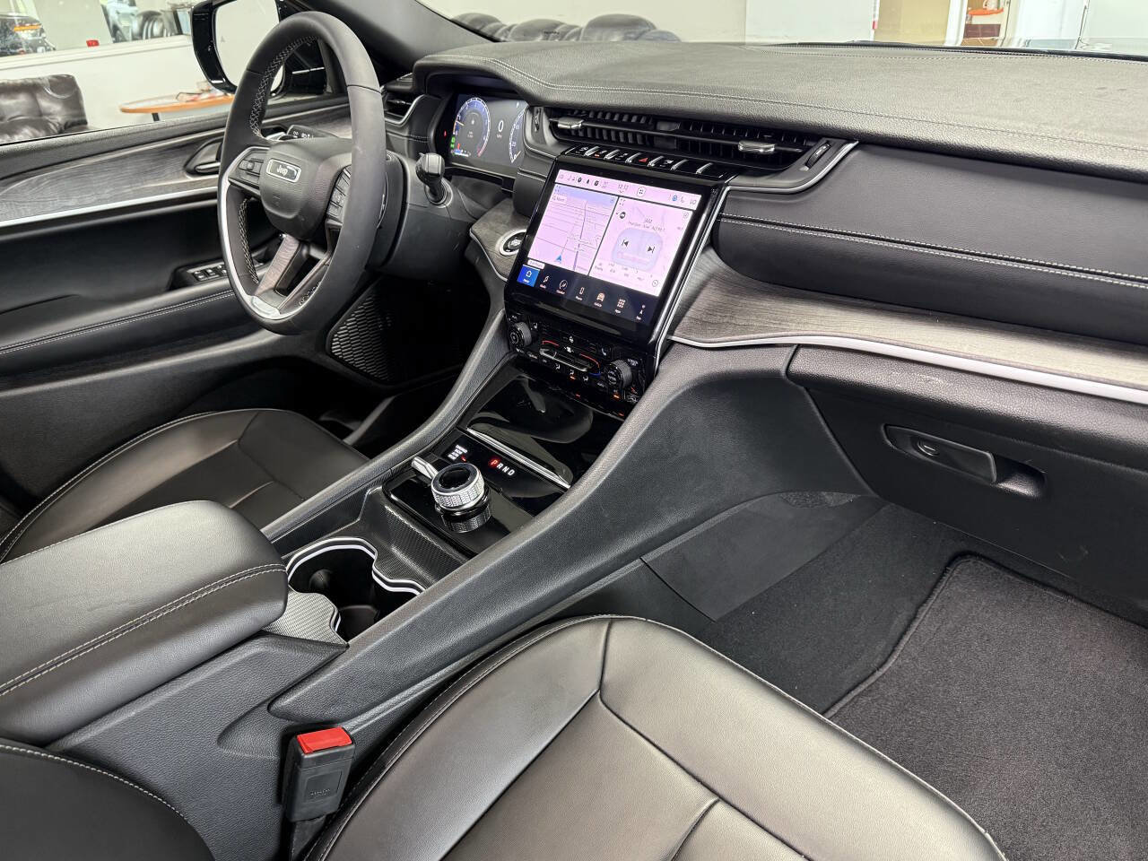 Used 2025 Jeep Grand Cherokee L Limited image 20