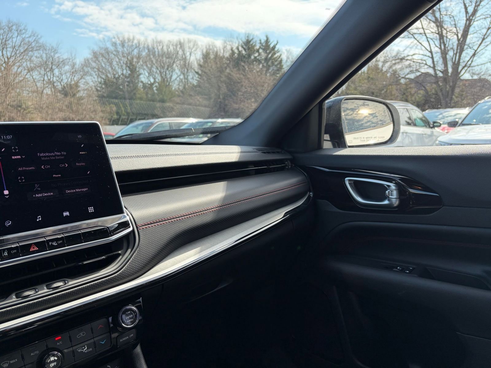 Used 2025 Jeep Compass Trailhawk image 34