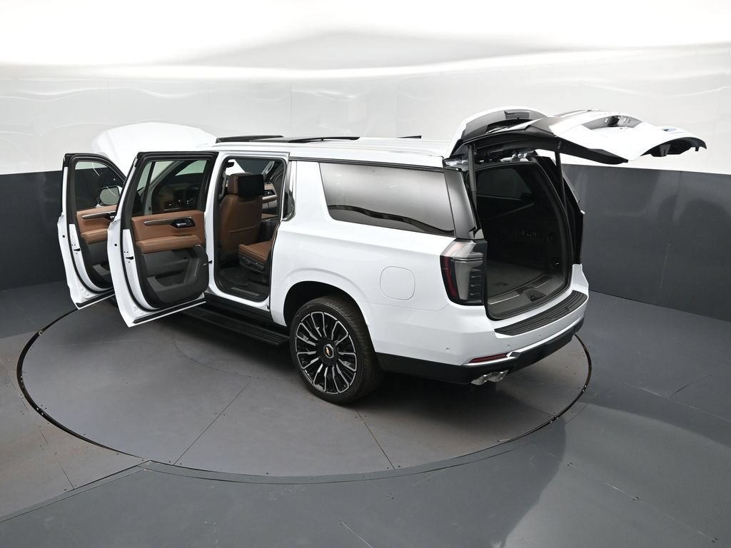 New 2026 Chevrolet Suburban High Country AWD/4WD image 2