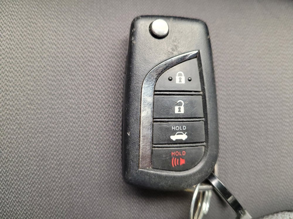 Used 2022 Toyota Camry LE image 32