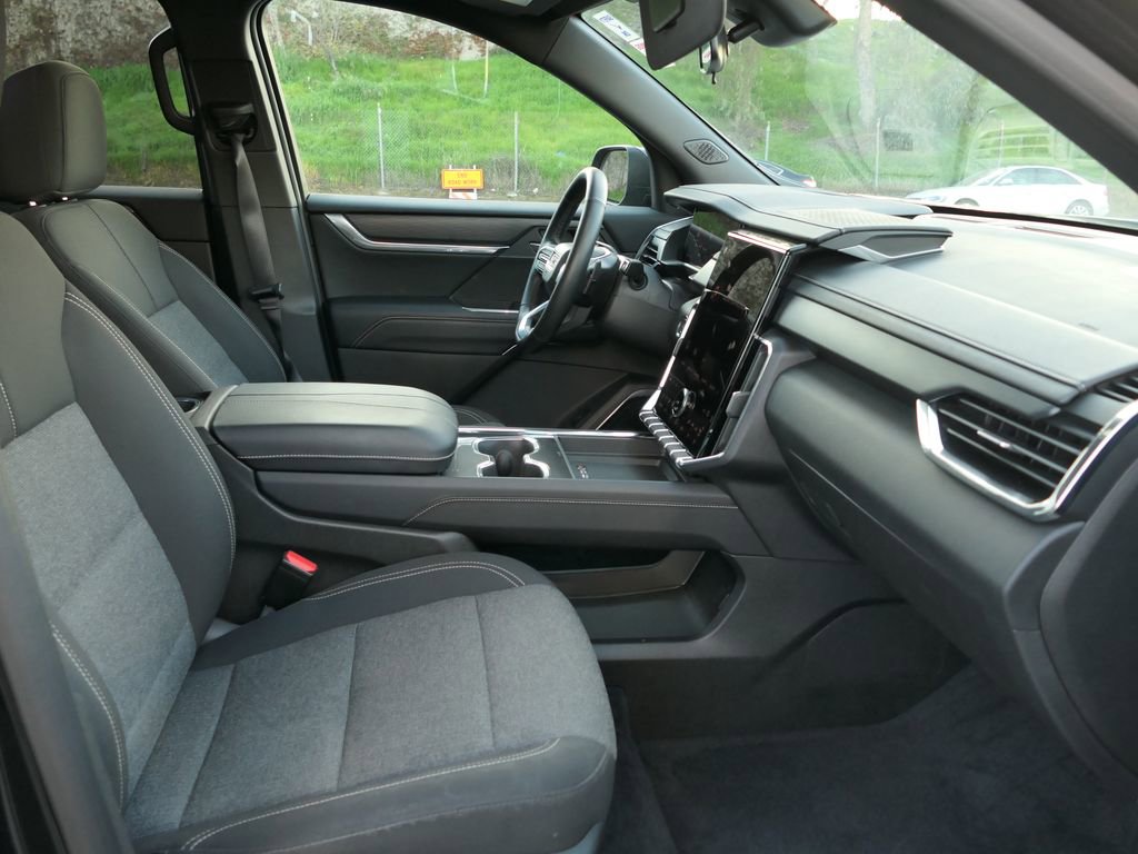 Used 2025 GMC Acadia Elevation image 26