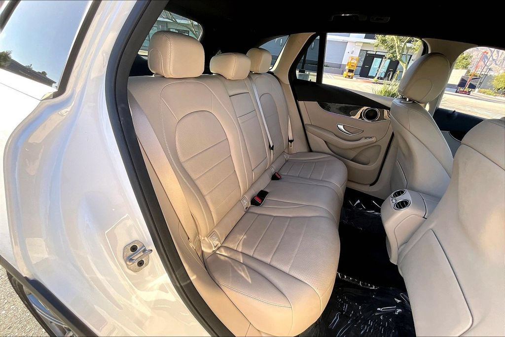 Used 2021 Mercedes-Benz GLC 300 4MATIC w/ Premium Package image 18