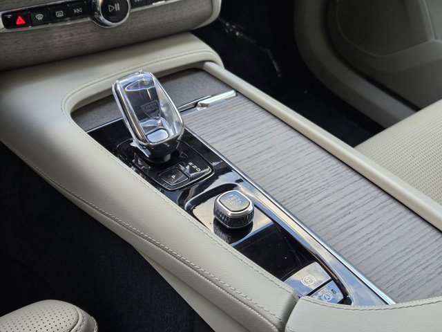 Used 2025 Volvo XC90 T8 Ultra w/ Protection Package Premier image 20