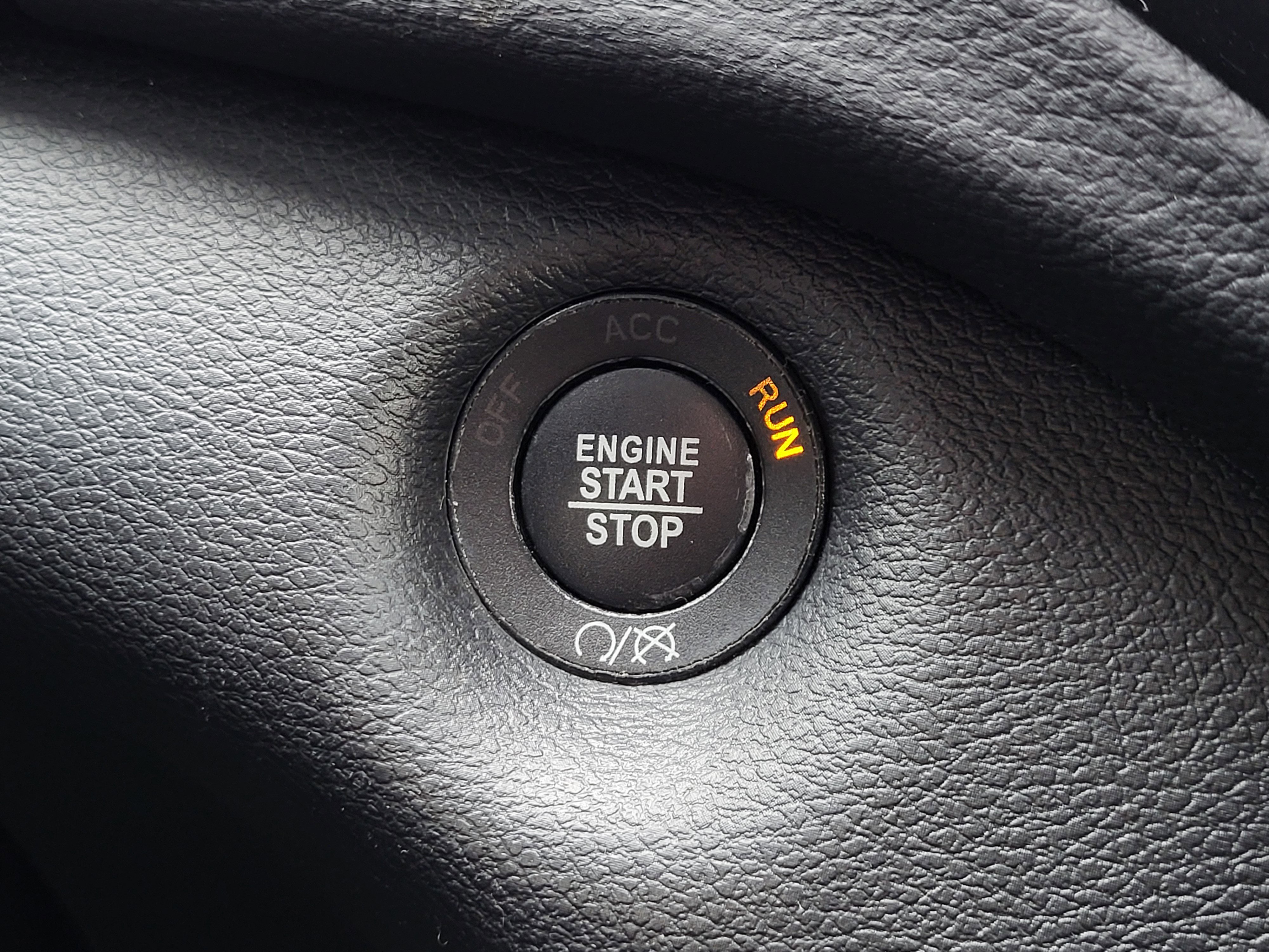 Used 2020 Jeep Cherokee Trailhawk w/ Cold Weather Group image 27