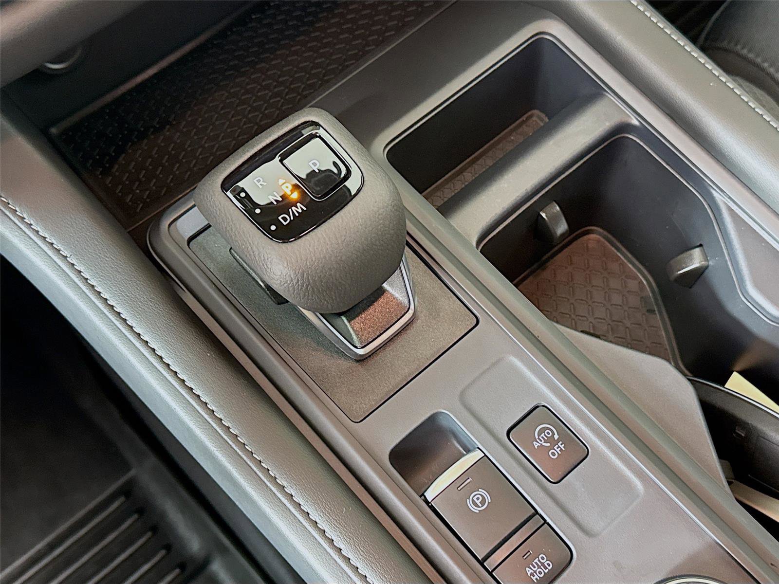 Used 2025 Nissan Pathfinder S image 15