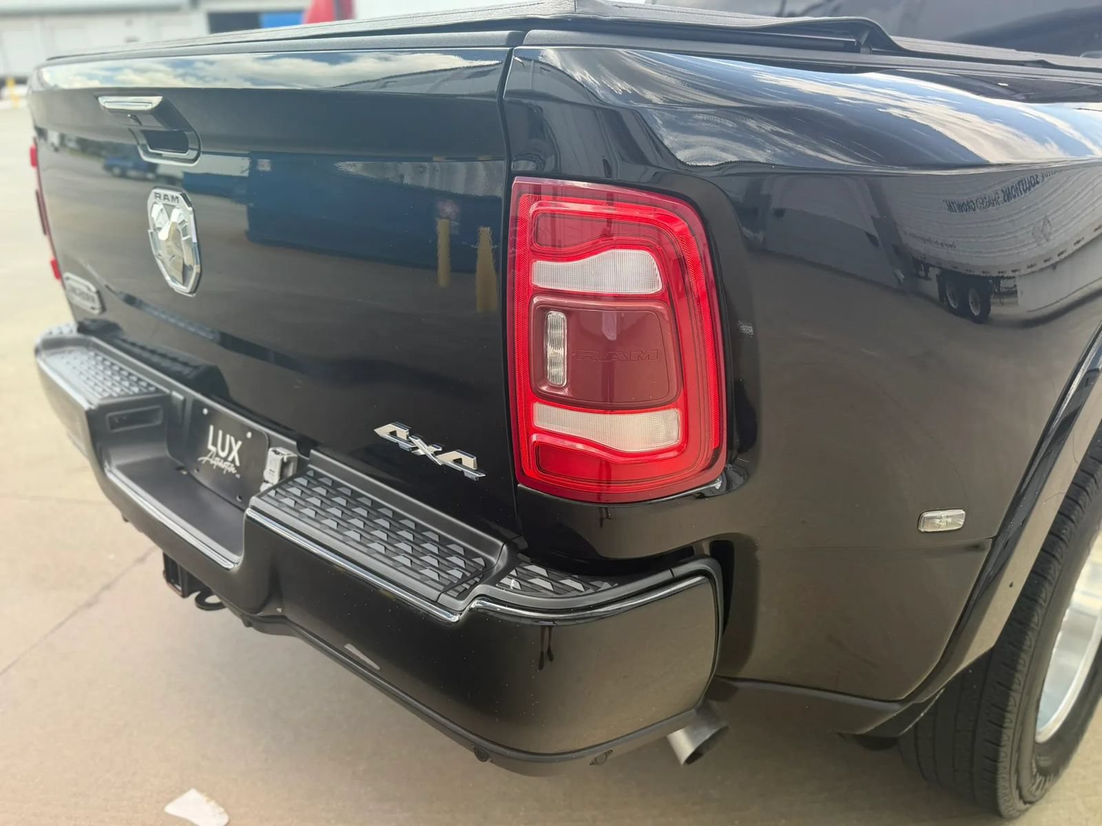 Used 2023 RAM 3500 Limited AWD/4WD image 9