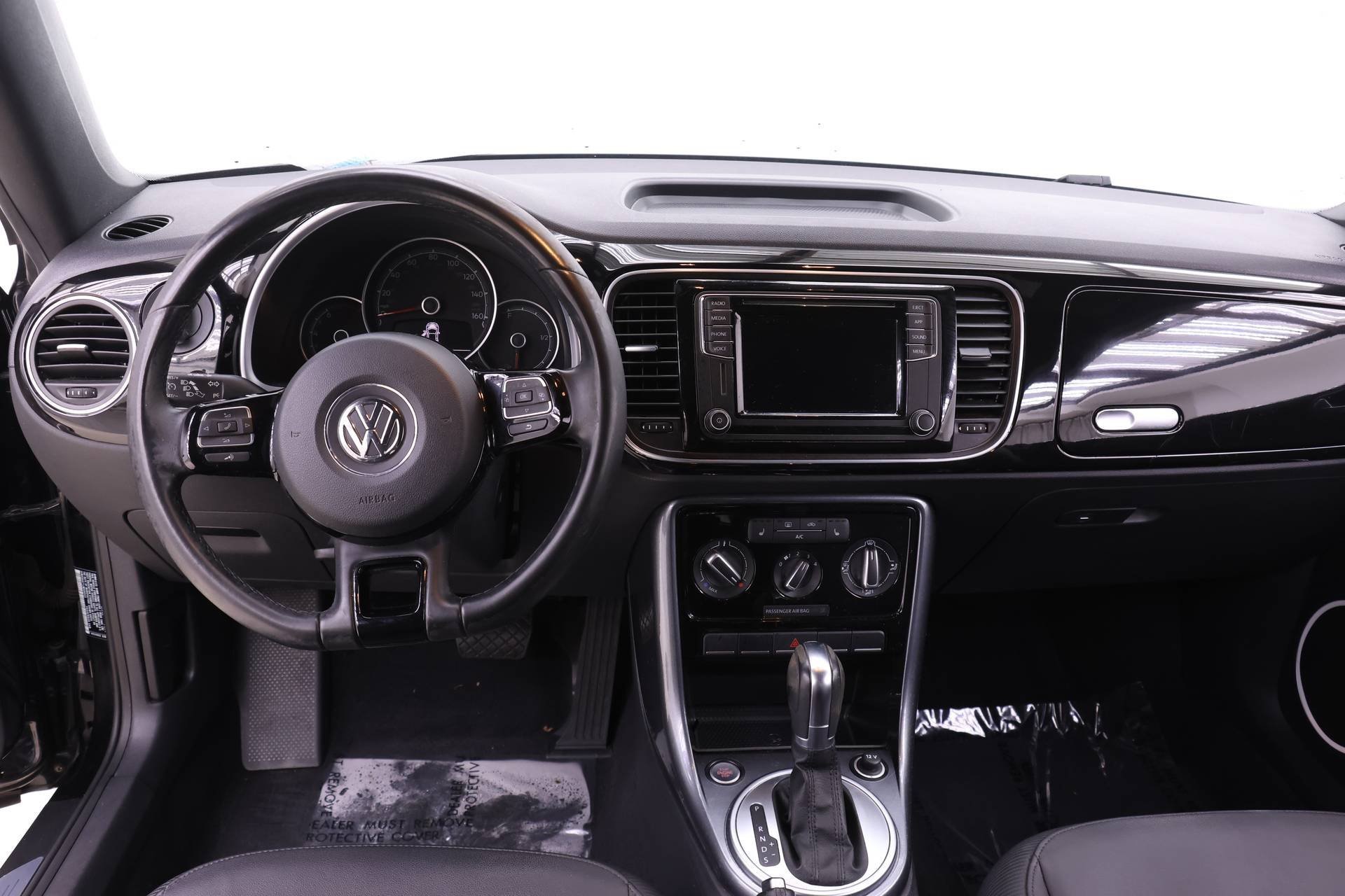 Used 2018 Volkswagen Beetle 2.0T S w/ Style & Comfort Package image 6