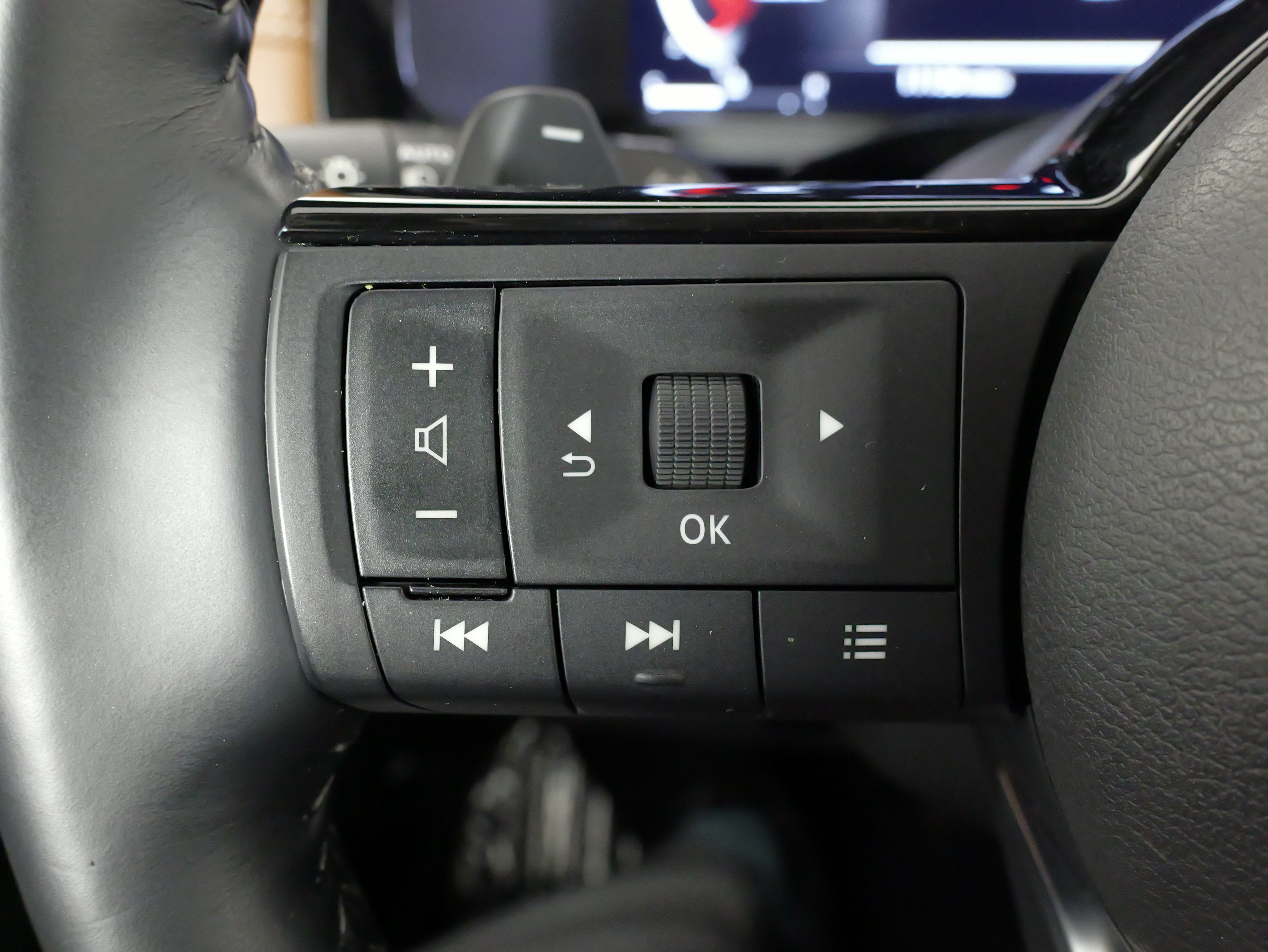 Used 2025 Nissan Pathfinder Platinum AWD/4WD image 44