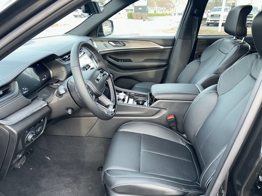New 2024 Jeep Grand Cherokee Overland w/ Advanced Protech Group III AWD/4WD image 8
