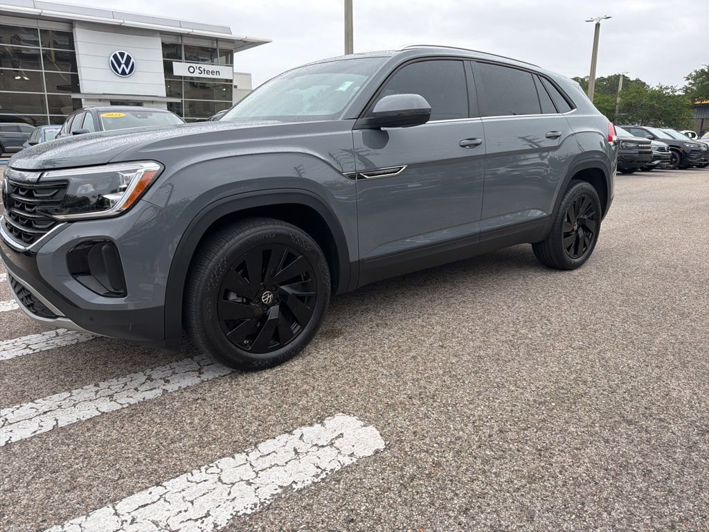 Certified 2025 Volkswagen Atlas Cross Sport SE w/ Panoramic Sunroof Package AWD/4WD image 28