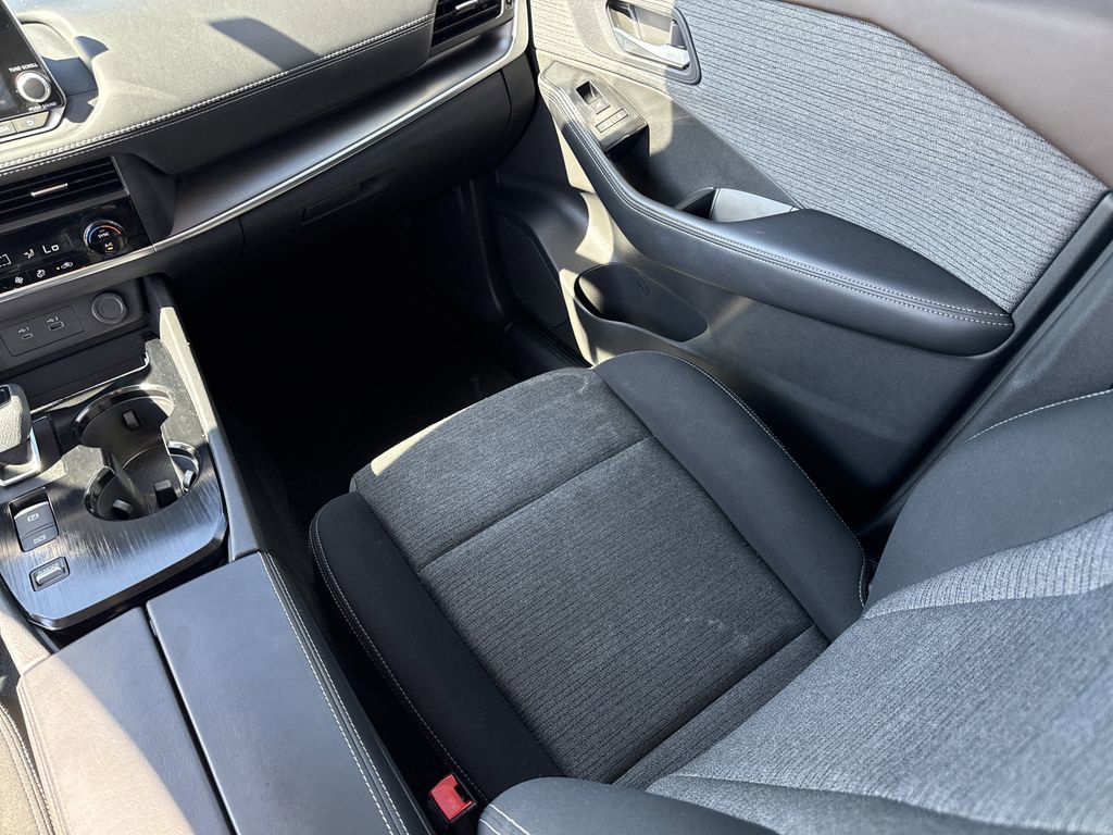 Used 2023 Nissan Rogue SV image 23