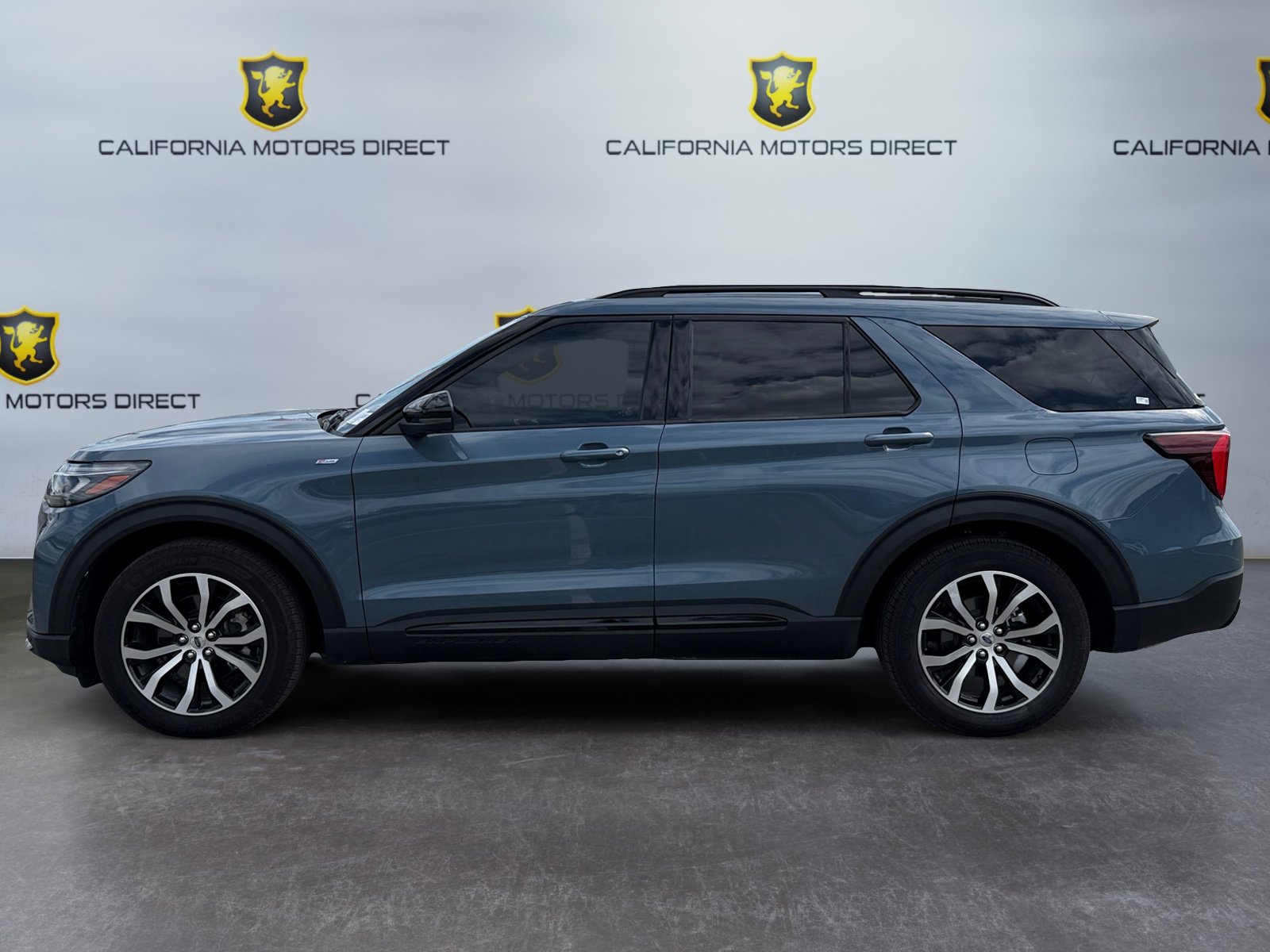 Used 2025 Ford Explorer ST-Line w/ Premium Package RWD image 2