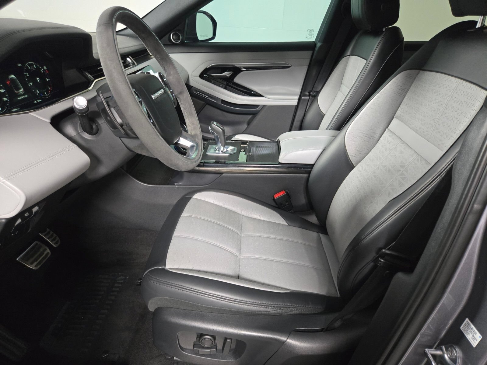 Used 2020 Land Rover Range Rover Evoque R-Dynamic SE AWD/4WD image 10